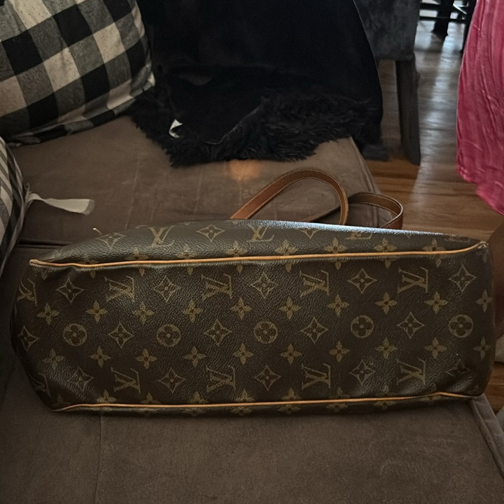 LV Antique Bag 💼 - Picture 4 of 16